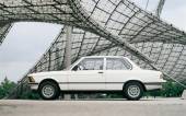02 - 320i E21 3P (1975)